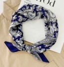 Halstørkle - blå silke  thumbnail